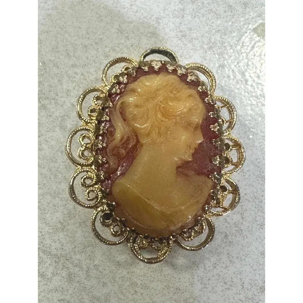Vintage Cameo Secret Watch Brooch Gold Filigree Flip Clock Works Resin